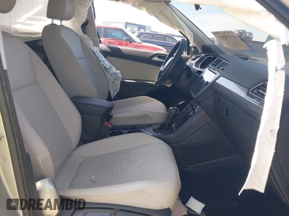 2020 Volkswagen Tiguan SE with VIN 3VV3B7AX8LM077472, listed as a IAAI auction lot 41933521 with 52,028 mi miles and . Bid and sale history available at DreamBid. Image 5.