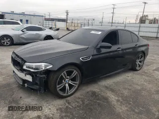 2014 BMW M5 z VIN WBSFV9C56ED593069, wystawiony jako Copart lot #47109385 z przebiegiem 81 999 mil mil oraz Szkody całkowita. Historia ofert i sprzedaży dostępna na DreamBid. Obrazek 1.