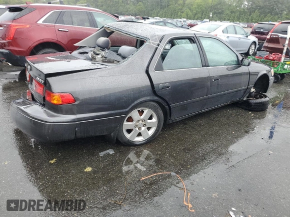 2000 Toyota Camry CE z VIN JT2BG22K7Y0479410, wystawiony jako Copart lot #57871825 z przebiegiem 222 941 mil mil oraz Czysty tytuł • Clean title. Historia ofert i sprzedaży dostępna na DreamBid. Obrazek 3.