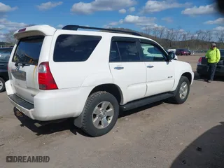 2006 Toyota 4Runner SR5 with VIN JTEBU14R168070401, listed as a IAAI auction lot 41977312 with 195,902 mi miles. Bid and sale history available at carsss.com. Image 4.