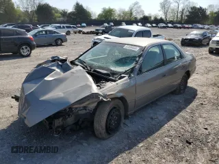 1998 Toyota Camry LE z VIN 4T1BG22K7WU218156, wystawiony jako Copart lot #52556465 z przebiegiem 230 380 mil mil oraz Szkoda całkowita • Salvage title. Historia ofert i sprzedaży dostępna na DreamBid. Obrazek 1.