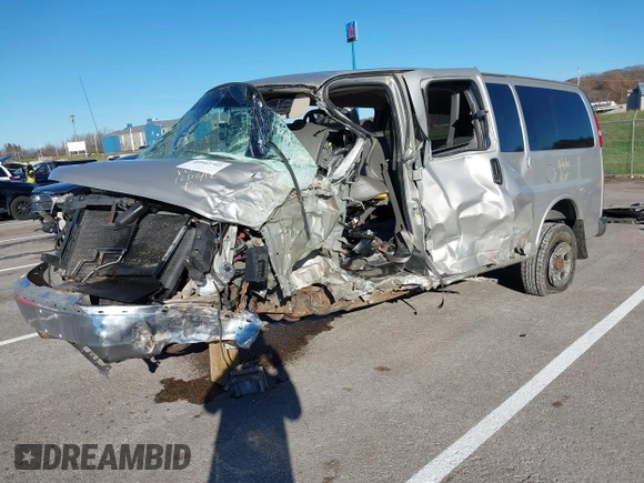 2006 Chevrolet Express Passenger z VIN 1GAHG35U661107013, wystawiony jako IAAI lot #40902703 z przebiegiem Nie podano mil oraz . Historia ofert i sprzedaży dostępna na DreamBid. Obrazek 17.