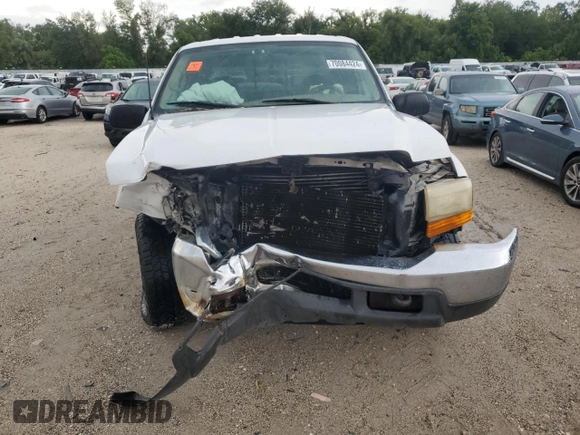 2000 Ford Super Duty F-250 XL with VIN 1FTNW21F4YEA57111, listed as a Copart auction lot 70084424 with 478,074 mi miles and Salvage Title. Bid and sale history available at carsss.com. Image 5.