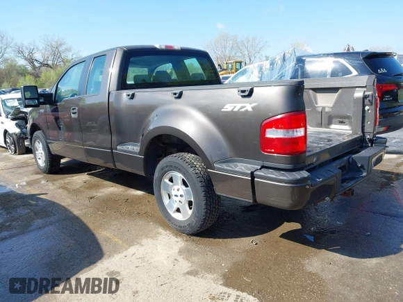 2006 Ford F-150 STX z VIN 1FTRX02W56KB40160, wystawiony jako IAAI lot #41992886 z przebiegiem 107 910 mil mil oraz . Historia ofert i sprzedaży dostępna na DreamBid. Obrazek 3.
