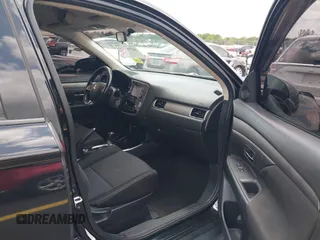 2017 Mitsubishi Outlander ES z VIN JA4AZ2A3XHZ052168, wystawiony jako IAAI lot #42194062 z przebiegiem 209 195 mil mil oraz . Historia ofert i sprzedaży dostępna na DreamBid. Obrazek 5.