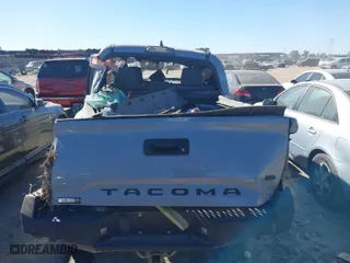2019 Toyota Tacoma 4WD SR with VIN 3TMCZ5AN5KM199346, listed as a IAAI auction lot 41678090 with 1 mi miles. Bid and sale history available at carsss.com. Image 18.