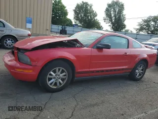 2005 Ford Mustang Deluxe z VIN 1ZVFT80NX55206879, wystawiony jako Copart lot #57108525 z przebiegiem 262 999 mil mil oraz Szkoda całkowita • Salvage title. Historia ofert i sprzedaży dostępna na DreamBid. Obrazek 1.