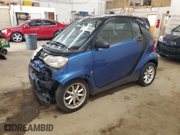 2009 Smart fortwo Pure z VIN WMEEJ31X99K209790, wystawiony jako Copart lot #51102685 z przebiegiem 30 389 mil mil oraz Szkody całkowita. Historia ofert i sprzedaży dostępna na DreamBid. Obrazek 1.