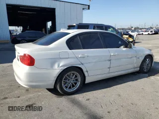 2010 BMW 3 Series 328i with VIN WBAPH5C52AA439642, listed as a Copart auction lot 42956485 with 82,960 mi miles and Salvage title. Bid and sale history available at DreamBid. Image 3.