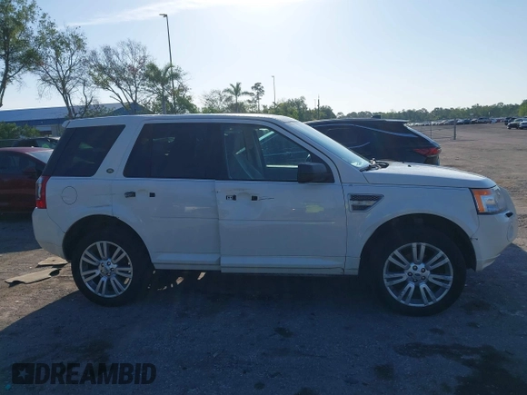 2010 Land Rover LR2 HSE z VIN SALFR2BN8AH208966, wystawiony jako IAAI lot #42258941 z przebiegiem 141 992 mil mil oraz . Historia ofert i sprzedaży dostępna na DreamBid. Obrazek 13.