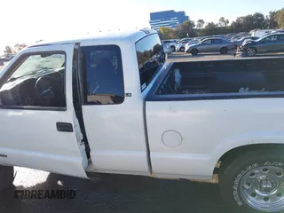 2001 Chevrolet S-10 LS with VIN 1GCCS195X1K143328, listed as a IAAI auction lot 41420982 with 282,852 mi miles and . Bid and sale history available at DreamBid. Image 14.