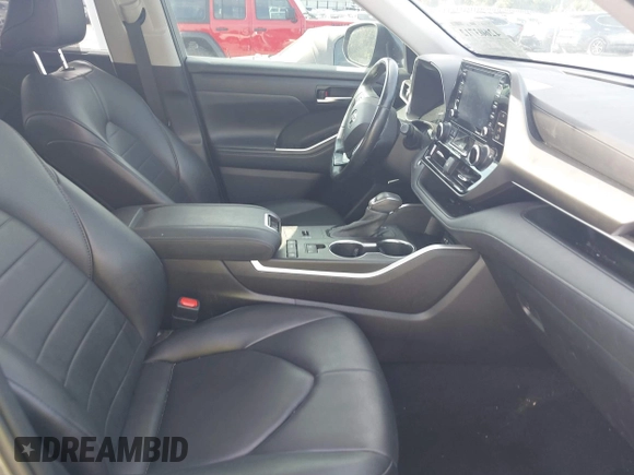 2021 Toyota Highlander XLE with VIN 5TDGZRAH4MS532366, listed as a IAAI auction lot 42603712 with 128,861 mi miles and . Bid and sale history available at DreamBid. Image 5.