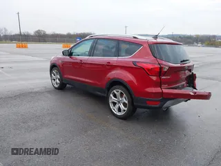 2019 Ford Escape Titanium z VIN 1FMCU9J99KUA18880, wystawiony jako IAAI lot #40830436 z przebiegiem 117 499 mil mil oraz . Historia ofert i sprzedaży dostępna na DreamBid. Obrazek 3.