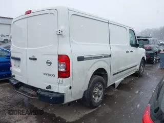 2018 Nissan NV Cargo S z VIN 1N6BF0KM1JN819141, wystawiony jako IAAI lot #41536219 z przebiegiem 176 575 mil mil oraz . Historia ofert i sprzedaży dostępna na DreamBid. Obrazek 4.
