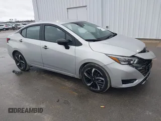 2024 Nissan Versa SR z VIN 3N1CN8FV2RL855219, wystawiony jako IAAI lot #41223177 z przebiegiem 12 646 mil mil oraz . Historia ofert i sprzedaży dostępna na DreamBid. Obrazek 1.