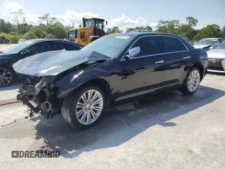 2011 Chrysler 300 C z VIN 2C3CA6CT1BH514624, wystawiony jako Copart lot #54849915 z przebiegiem 103 879 mil mil oraz Szkoda całkowita • Salvage title. Historia ofert i sprzedaży dostępna na DreamBid. Obrazek 1.