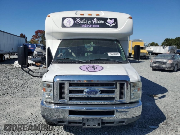 2013 Ford Econoline Commercial z VIN 1FDEE3FLXDDB12759, wystawiony jako Copart lot #78123774 z przebiegiem 103 342 mil mil oraz Szkody całkowita. Historia ofert i sprzedaży dostępna na DreamBid. Obrazek 5.