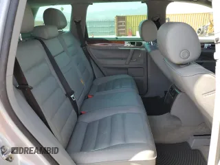 2005 Volkswagen Touareg z VIN WVGCM77L95D014940, wystawiony jako Copart lot #60156795 z przebiegiem 114 551 mil mil oraz Czysty tytuł • Clean title. Historia ofert i sprzedaży dostępna na DreamBid. Obrazek 11.