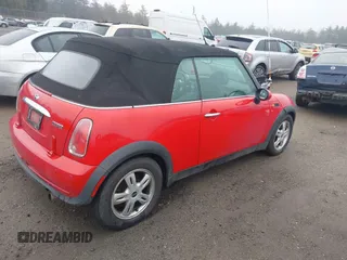 2008 MINI Convertible z VIN WMWRF33558TF67376, wystawiony jako IAAI lot #41923409 z przebiegiem 150 268 mil mil oraz . Historia ofert i sprzedaży dostępna na DreamBid. Obrazek 4.
