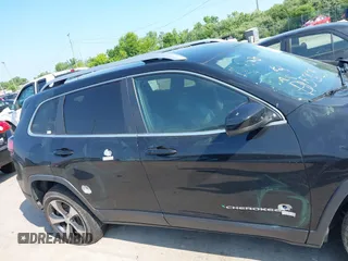 2019 Jeep Cherokee Limited with VIN 1C4PJMDX0KD351884, listed as a IAAI auction lot 42452219 with 112,485 mi miles and . Bid and sale history available at DreamBid. Image 13.