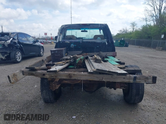 1994 Chevrolet Silverado 2500 z VIN 1GCFC24K6RE155578, wystawiony jako IAAI lot #42062238 z przebiegiem 303 962 mil mil oraz . Historia ofert i sprzedaży dostępna na DreamBid. Obrazek 16.