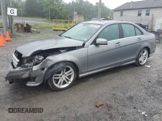 2012 Mercedes-Benz C 300 Sport z VIN WDDGF8BB1CA623884, wystawiony jako Copart lot #60801935 z przebiegiem 146 817 mil mil oraz Szkoda całkowita • Salvage title. Historia ofert i sprzedaży dostępna na DreamBid. Obrazek 1.