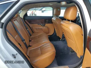 2015 Jaguar XJ Portfolio z VIN SAJWJ2GD5F8V77355, wystawiony jako Copart lot #47214835 z przebiegiem 73 202 mil mil oraz Szkoda całkowita • Salvage title. Historia ofert i sprzedaży dostępna na DreamBid. Obrazek 10.