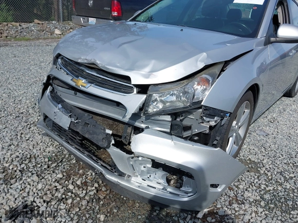 2015 Chevrolet Cruze LT with VIN 1G1PE5SB6F7247298, listed as a IAAI auction lot 41850387 with 83,640 mi miles. Bid and sale history available at carsss.com. Image 6.