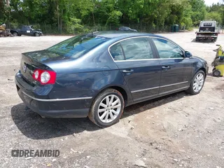2006 Volkswagen Passat z VIN WVWFU73CX6P164725, wystawiony jako IAAI lot #42255126 z przebiegiem 108 419 mil mil oraz . Historia ofert i sprzedaży dostępna na DreamBid. Obrazek 4.