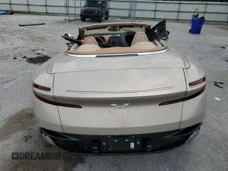 2022 Aston Martin DB11 z VIN SCFRMFCW6NGM11398, wystawiony jako Copart lot #53825715 z przebiegiem Nie podano mil oraz Szkody całkowita. Historia ofert i sprzedaży dostępna na DreamBid. Obrazek 6.