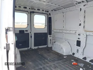 2014 Ram ProMaster Cargo z VIN 3C6TRVAG3EE112325, wystawiony jako IAAI lot #42352470 z przebiegiem 165 564 mil mil oraz . Historia ofert i sprzedaży dostępna na DreamBid. Obrazek 8.