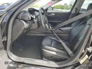 2019 Alfa Romeo Giulia z VIN ZARFAMAN7K7598712, wystawiony jako Copart lot #61589905 z przebiegiem Nie podano mil oraz Czysty tytuł • Clean title. Historia ofert i sprzedaży dostępna na DreamBid. Obrazek 7.