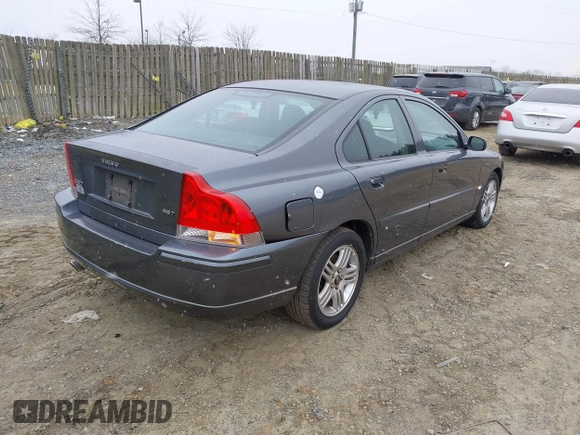 2005 Volvo S60 with VIN YV1RS592352427889, listed as a IAAI auction lot 41521967 with 1 mi miles. Bid and sale history available at carsss.com. Image 4.