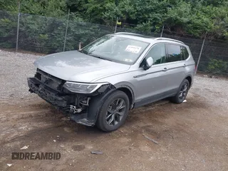 2022 Volkswagen Tiguan SE z VIN 3VV2B7AX0NM159615, wystawiony jako IAAI lot #42399370 z przebiegiem 25 352 mil mil oraz . Historia ofert i sprzedaży dostępna na DreamBid. Obrazek 2.
