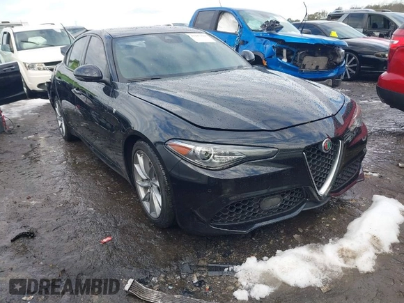 2022 Alfa Romeo Giulia Veloce with VIN ZARFAMBN7N7666400, listed as a IAAI auction lot 41287424 with 9,127 mi miles. Bid and sale history available at carsss.com. Image 1.