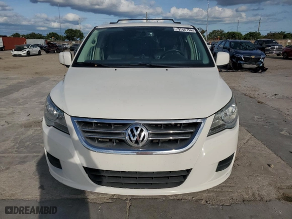 2011 Volkswagen Routan SE with VIN 2V4RW3DG0BR691768, listed as a Copart auction lot 75745714 with 137,846 mi miles and Clean Title. Bid and sale history available at carsss.com. Image 5.