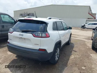 2019 Jeep Cherokee Latitude Plus with VIN 1C4PJMLB5KD198571, listed as a IAAI auction lot 42126995 with 124,230 mi miles. Bid and sale history available at carsss.com. Image 4.