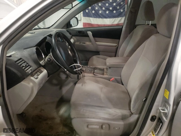 2010 Toyota Highlander with VIN 5TDBK3EH1AS033185, listed as a Copart auction lot 49480355 with 332,776 mi miles and Salvage Title. Bid and sale history available at carsss.com. Image 7.