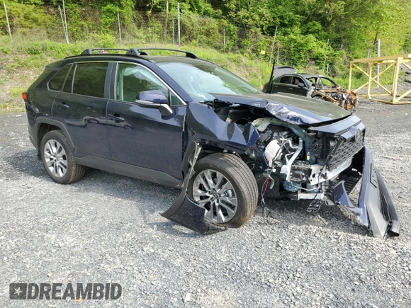 2024 Toyota RAV4 XLE Premium z VIN 2T3A1RFV5RW478819, wystawiony jako Copart lot #56818695 z przebiegiem 14 570 mil mil oraz Szkoda całkowita • Salvage title. Historia ofert i sprzedaży dostępna na DreamBid. Obrazek 4.