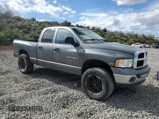 2005 Dodge 1500 SLT z VIN 1D7HU18D95S240346, wystawiony jako Copart lot #56873935 z przebiegiem 306 734 mil mil oraz Szkoda całkowita • Salvage title. Historia ofert i sprzedaży dostępna na DreamBid. Obrazek 4.