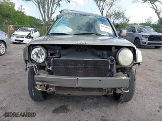 2008 Jeep Patriot Sport with VIN 1J8FF28W08D746927, listed as a IAAI auction lot 41930432 with 164,297 mi miles. Bid and sale history available at carsss.com. Image 13.