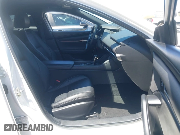 2021 Mazda 3 Select z VIN JM1BPAKLXM1321304, wystawiony jako IAAI lot #42289747 z przebiegiem Nie podano mil oraz . Historia ofert i sprzedaży dostępna na DreamBid. Obrazek 5.