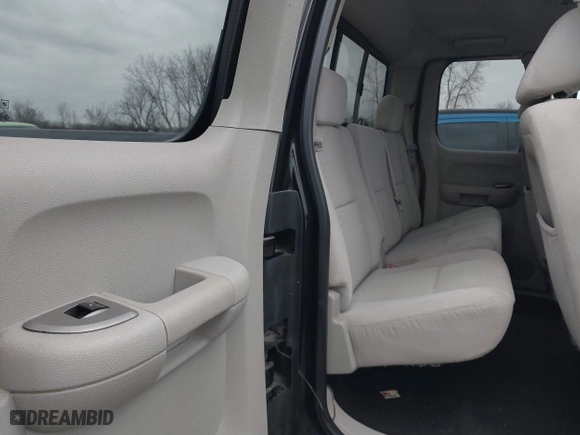 2007 Chevrolet Silverado 1500 LT w/1LT with VIN 1GCEK19J57Z513641, listed as a IAAI auction lot 41121044 with 225,809 mi miles. Bid and sale history available at carsss.com. Image 8.