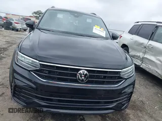 2023 Volkswagen Tiguan SE R-Line Black с VIN 3VVCB7AX2PM083015, выставлен на аукционе IAAI как лот 42129681 с пробегом 13 272 миль миль и . История ставок и продаж доступна на DreamBid. Изображение 12.