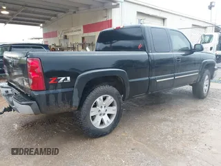 2003 Chevrolet Silverado 1500 with VIN 2GCEK19T831188987, listed as a IAAI auction lot 41124144 with 190,798 mi miles. Bid and sale history available at carsss.com. Image 4.