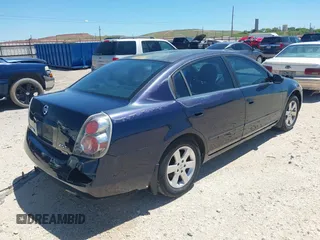 2006 Nissan Altima 2.5 with VIN 1N4AL11D16N442211, listed as a IAAI auction lot 42060046 with 164,950 mi miles. Bid and sale history available at carsss.com. Image 4.
