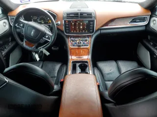 2018 Lincoln Continental Black Label with VIN 1LN6L9BC0J5612423, listed as a Copart auction lot 42830145 with 87,933 mi miles and Salvage Title. Bid and sale history available at DreamBid. Image 8.