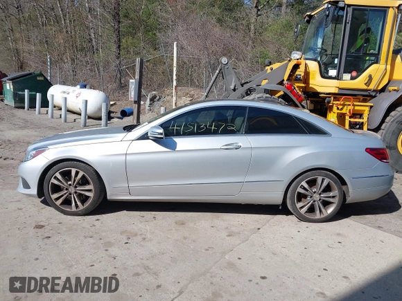 2014 Mercedes-Benz E-Class E 350 with VIN WDDKJ8JB2EF237510, listed as a IAAI auction lot 42122701 with 137,649 mi miles. Bid and sale history available at carsss.com. Image 15.