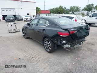 2025 Nissan Sentra SV z VIN 3N1AB8CV9SY292599, wystawiony jako IAAI lot #42399861 z przebiegiem 4 448 mil mil oraz . Historia ofert i sprzedaży dostępna na DreamBid. Obrazek 3.