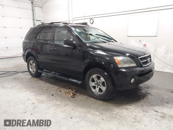 2005 Kia Sorento LX with VIN KNDJD733055384279, listed as a IAAI auction lot 40684096 with 161,624 mi miles. Bid and sale history available at carsss.com. Image 1.
